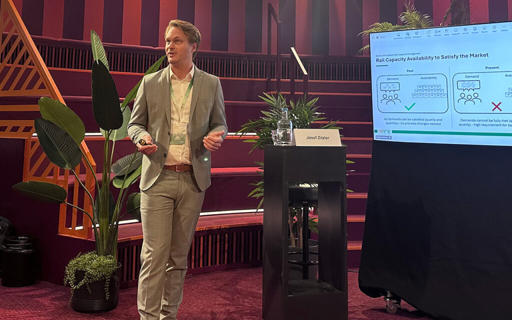 Josef Zitzler speaking at the RNE Summer Academy 25 about Capacity Management