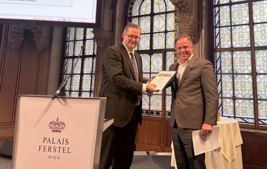 RNE Award being presented to Filipe de Pina by Sven Marius Utklev Gjeruldsen-Halle